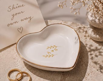 Custom Ceramic Engaged Ring Tray For Mr and Mrs Gift, Personalized Trinket Dish For Wedding Date Gifts, Customized Jewelry Dish With Name