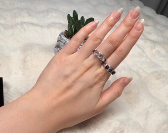 Anillo de diamantes Herkimer negros y transparentes en bruto