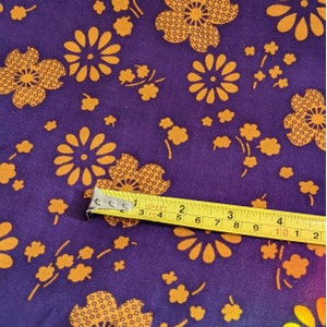 Vintage 60s 70s Fabric // Flower Power Print // Funky Orange Purple Floral // 44" BTY // Retro Sewing // Mod Groovy Textile afbeelding 6