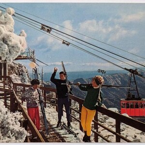 Domaine skiable de Sandia Peak Albuquerque Nouveau-Mexique NM skieurs et tramway carte postale A2 vintage