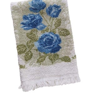 Vintage 1970&#39;s Cannon Blue & Green Roses Hand Towel Fingertip Terrycloth Fringed