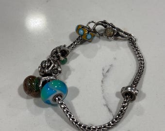 Vintage Trollbeads Armband und Blumenverschluss mit 6 seltenen, ausgefallenen Silberelementen und Perlenanhängern