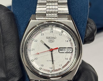 Seiko 5 Automatic Stainless Steel Watch with Day-Date – Silver Dial