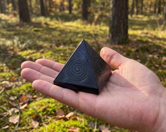 Black Tourmaline Crystal Pyramid Natural | Shielding Stone Decor With Spiral Motif For Spiritual Practice | Pocket Size Gift For Her Or Him