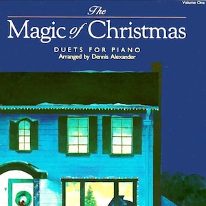Puede incluir: Una portada de libro titulada "The Magic of Christmas" con el texto "Duets for Piano" y "Arranged by Dennis Alexander". La portada presenta una casa azul con ventanas iluminadas y un árbol de Navidad visible. El cielo es azul oscuro.