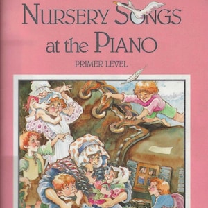 Könnte beinhalten: Ein Kinderbuchcover mit dem Titel "Nursery Songs at the Piano" mit rosa Hintergrund. Die Illustration zeigt eine Gruppe von Kindern und Erwachsenen in einem skurrilen, farbenfrohen Stil. Ein Schwan und eine Feder sind ebenfalls abgebildet.