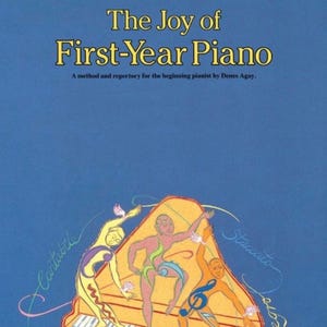 Op de afbeelding: Een witte keramische mok met een zwart handvat en de tekst "But First, Coffee" in een zwarte, handgeschreven lettertype. De mok staat op een wit oppervlak.