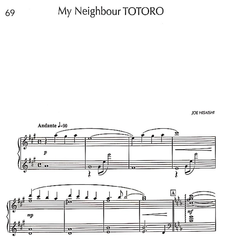 Pu&ograve; includere: Spartito musicale di "My Neighbour TOTORO" di Joe Hisaishi. La pagina presenta notazione musicale con chiavi di violino e di basso, indicazioni dinamiche e di tempo. Il testo "Andante J=90" &egrave; visibile, insieme al numero "69" in alto a sinistra.
