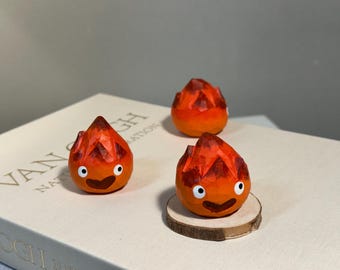 Mini Calcifer de madera: Espíritu del fuego tallado a mano inspirado en El castillo ambulante de Howl