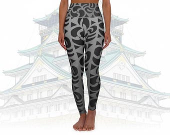 Leggings de yoga de cintura alta con estampado tribal en negro y gris / Estampado integral