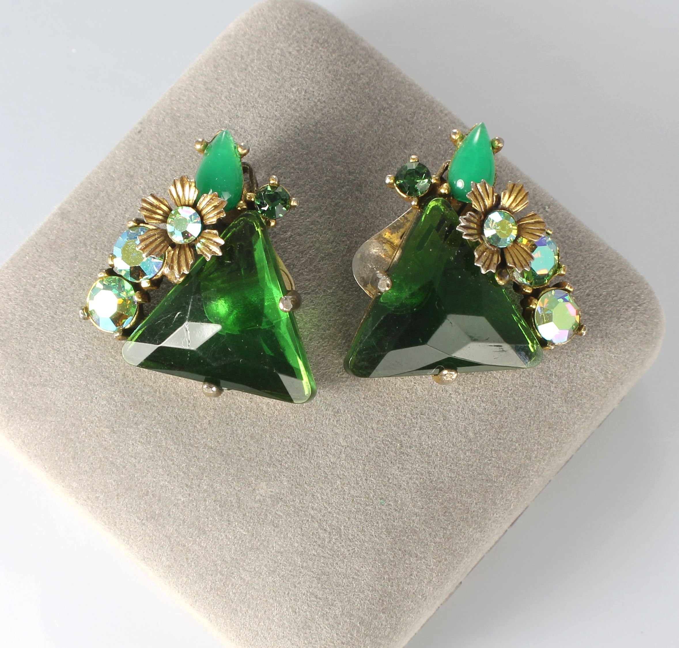 loinロワン井川遥green jasper pierced earrings Peridot Green Rhinestone Earrings Aurora Borealis 1960s