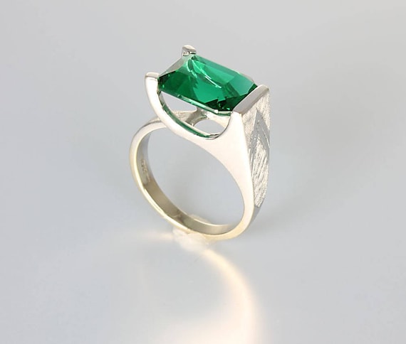 Modernist 10K White Gold Green Spinel Ring, Geome… - image 1
