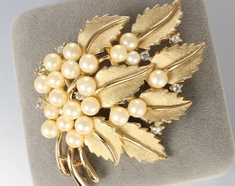 Crown Trifari Pearl Rhinestone Brooch 1960s jewelry