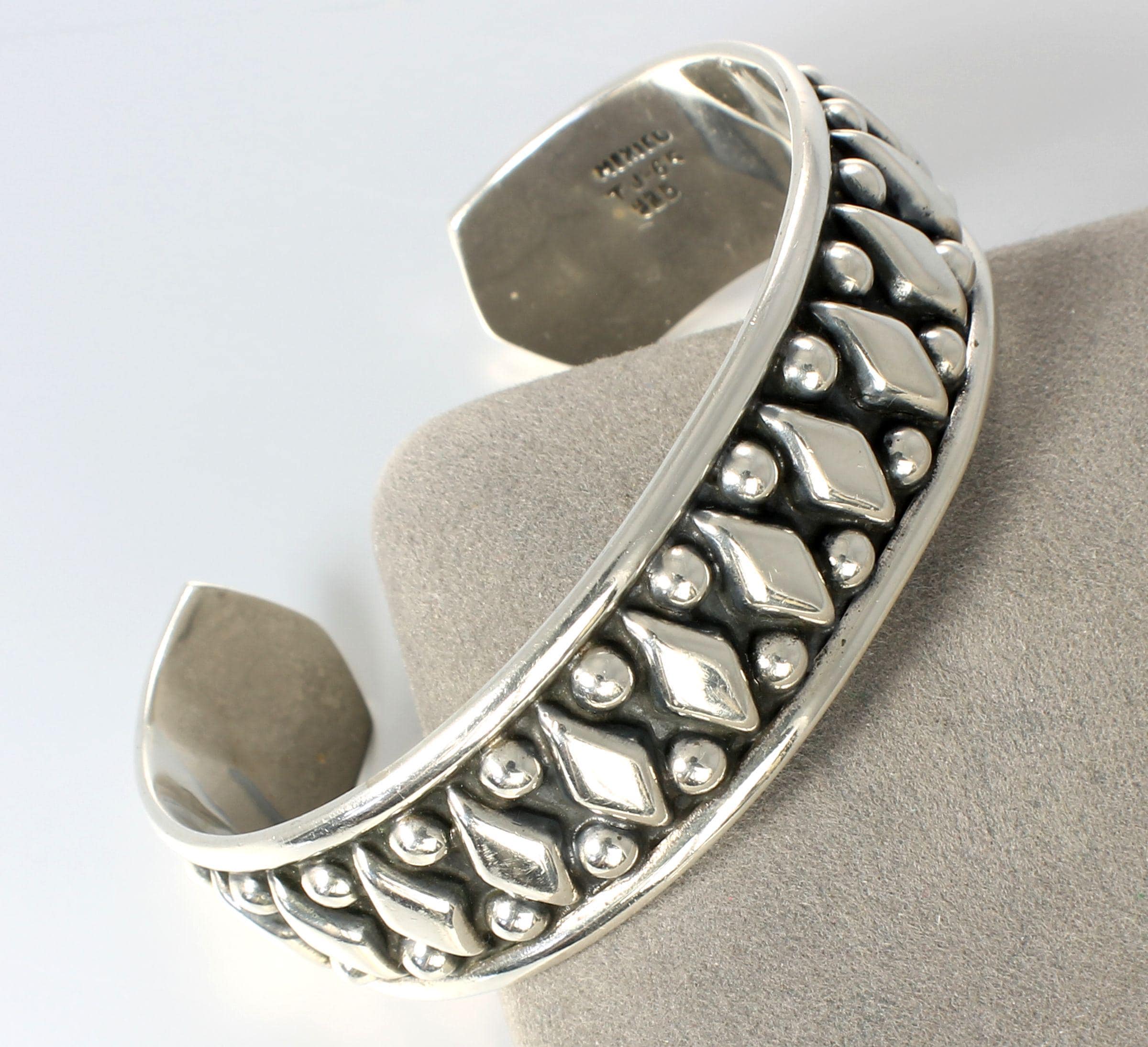 925 Taxco Mexico Sterling Silver Diamond Pattern Cuff Bracelet