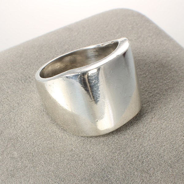 Taxco Mexico Heavy Sterling silver Ring, wide top, modernist design, 14.5 grams