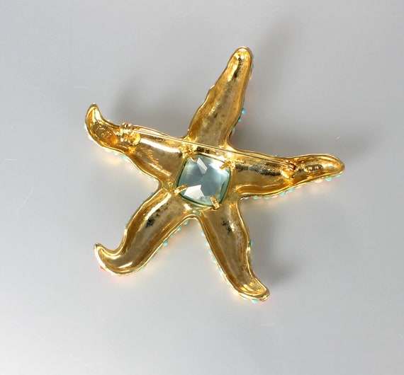 Vintage Starfish Brooch 3” Gold Tone Textured Pearl Center Mid Century Modern Vintage Gold Tone Multicolor Faux Pearl Starfish Brooch Pin  main image 4