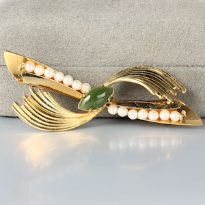 WINARD Gold filled Nephrite Jade Pearl Brooch 1960s jewelry