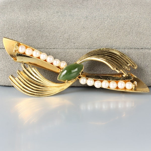 WINARD Gold filled Nephrite Jade Pearl Brooch 1960s jewelry