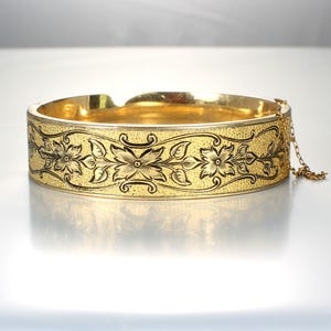 Antique Gold filled Taille D&#39;Epargne Bangle Victorian jewelry signed Hayward