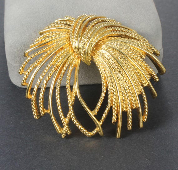 Modernist Monet Mirador Brooch, gold tone, 1960s jewelry