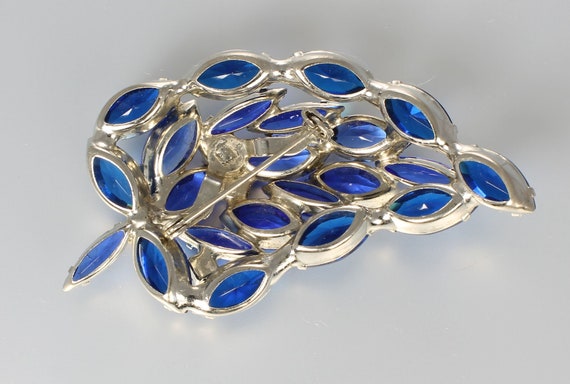 Large Sapphire Blue Rhinestone Leaf Brooch, 2.625… - image 4