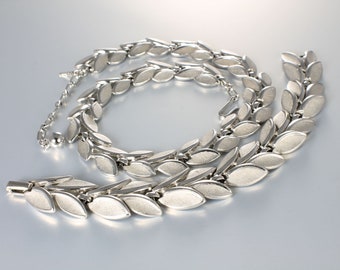 Crown Trifari Leaf Necklace Bracelet set brushed silver tone 1960s demi parure