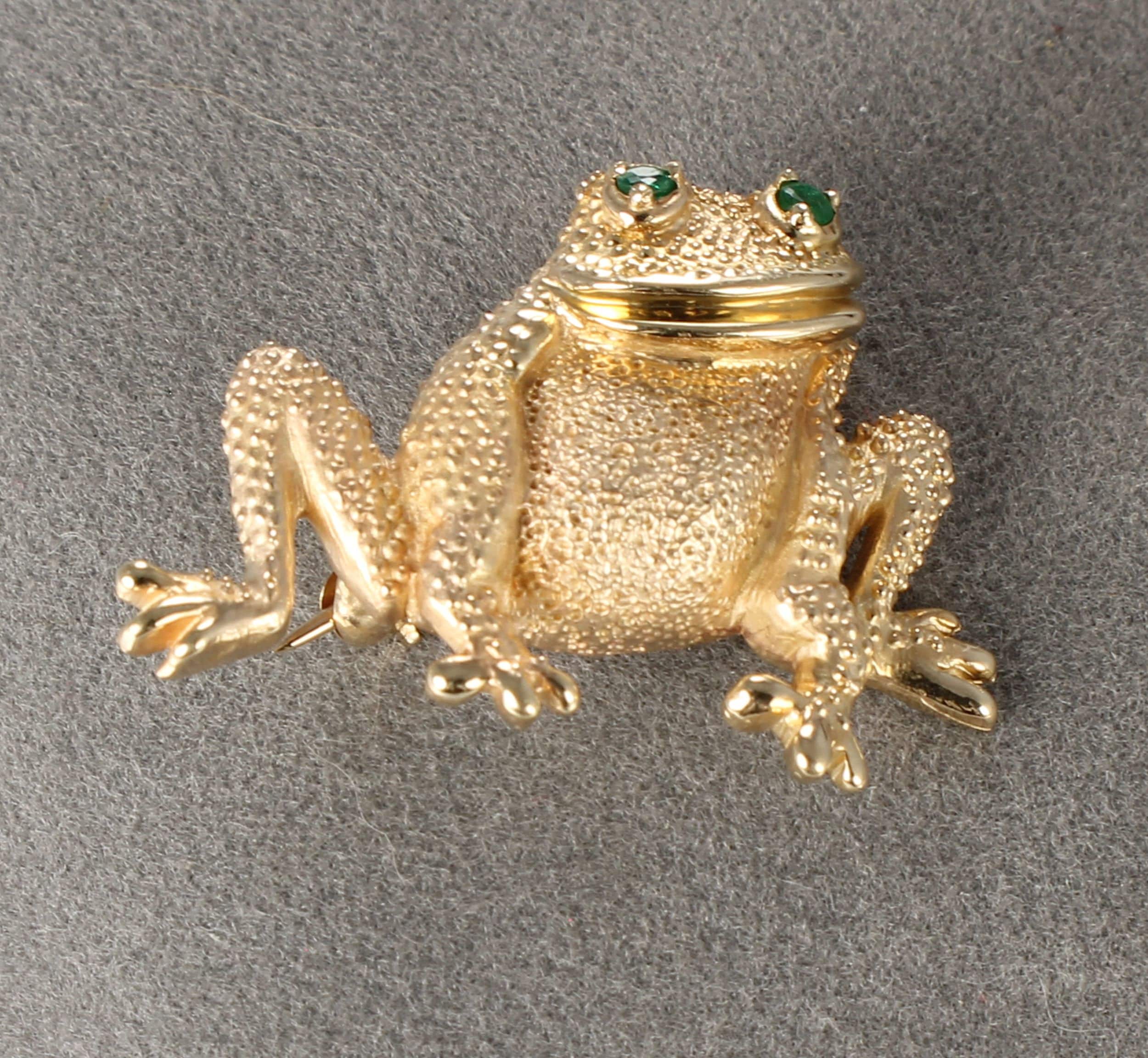 14K Yellow Gold Frog Brooch Emerald Eyes Amphibian 6.1 Grams