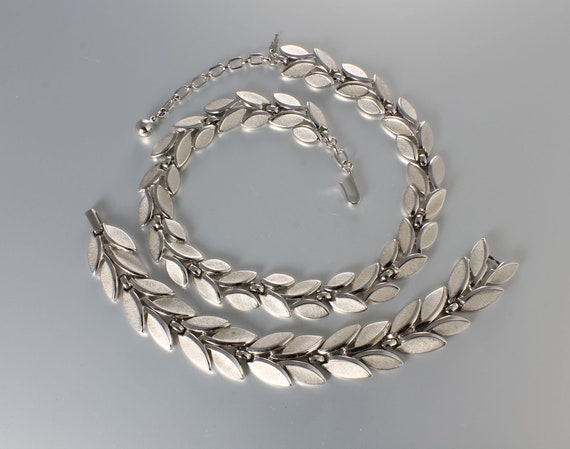 Crown Trifari Leaf Necklace Bracelet set brushed … - image 2