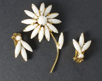 White Milk Glass Rhinestone Daisy Flower Brooch Earrings 1960s jewelry set