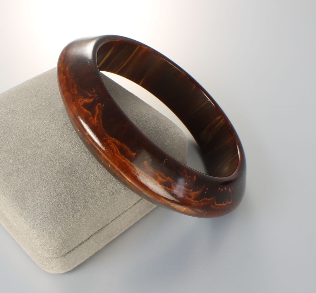 Marbled Chocolate Bakelite Saucer Bangle Bracelet 1940s  display picture 2