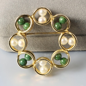 Natural Pearl Green Jade Wreath Brooch, gold filled