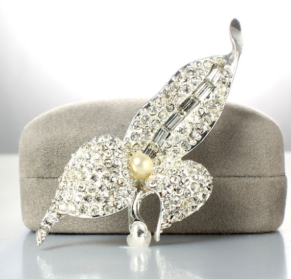Pave Clear Rhinestone Trillium Flower 1940s jewelry