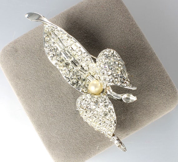 Pave Clear Rhinestone Trillium Flower 1940s jewelry View 2