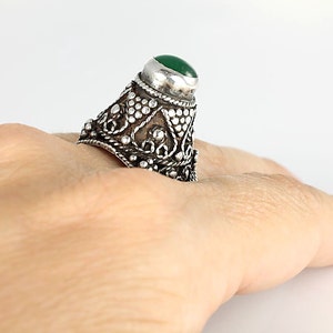 Arabic Afghan Bedouin silver 950 Chrysophrase Tribal Ring, 10.3 grams, Middle Eastern, size 9
