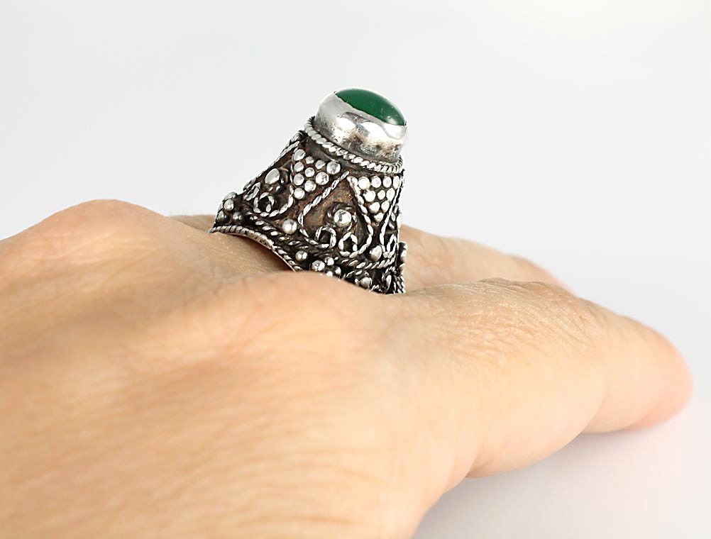 Arabic Afghan Bedouin silver 950 Chrysophrase Tribal Ring, 10.3 grams, Middle Eastern, size 9