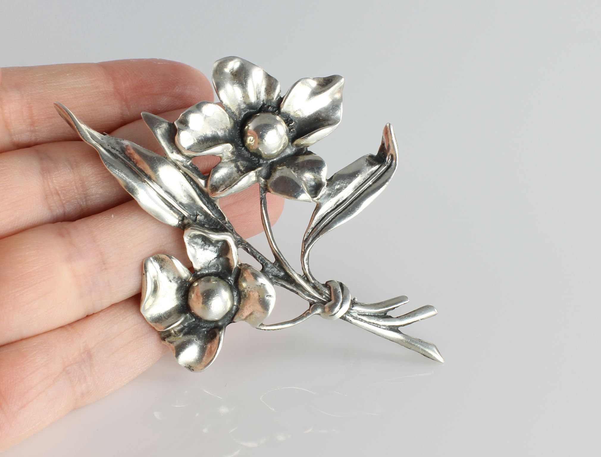 Large Heavy Mid Century sterling silver Flower Brooch 20.6