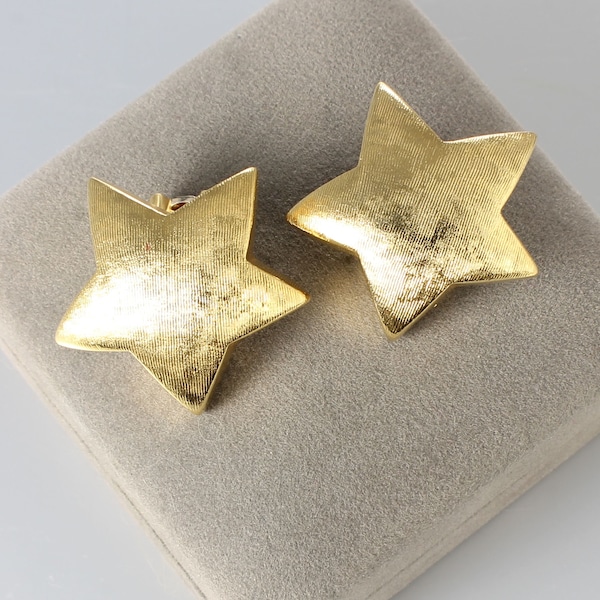 Matte Gold Star Earrings, clip on, 1980s jewelry modern contemporary design