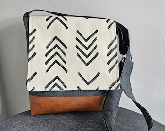 Nori Medium Flap Messenger  Black Point - Zipper Pocket READY to SHIP iPad Bag with Adjustable Cross Body Strap