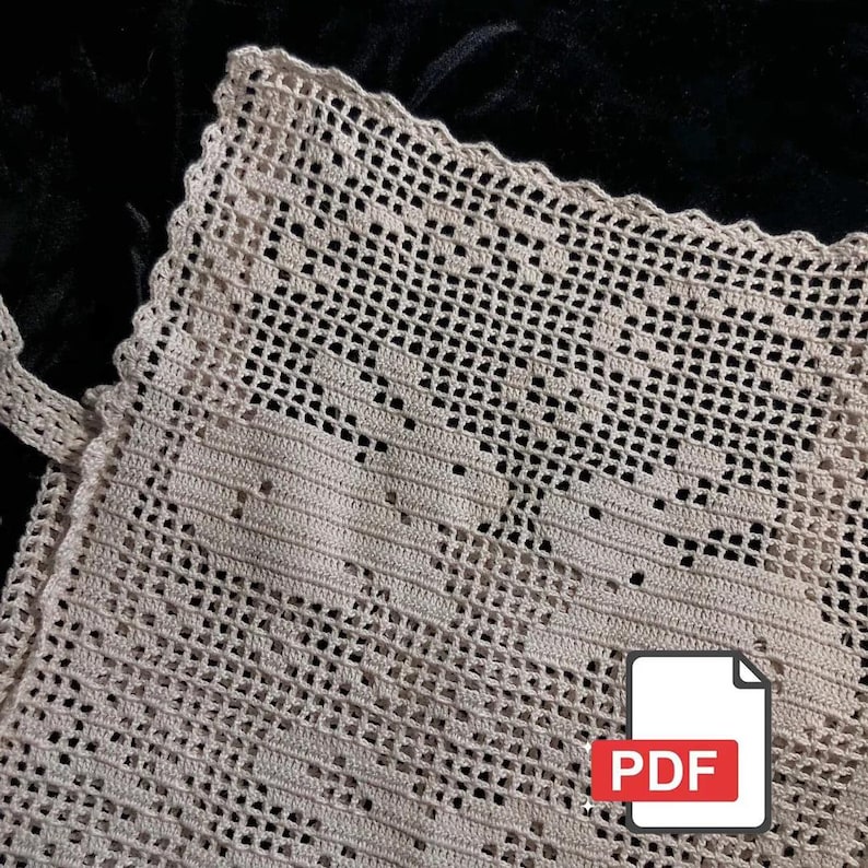 Peut inclure: Gros plan sur un article au crochet beige avec un motif ajour&eacute; d&eacute;licat. L'article a un bord festonn&eacute; et une sangle. L'image comprend une ic&ocirc;ne PDF dans le coin inf&eacute;rieur droit, sugg&eacute;rant un motif num&eacute;rique.