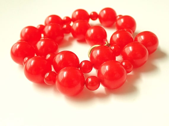 Vintage Cherry Red Bakelite Beaded Necklace 1940s