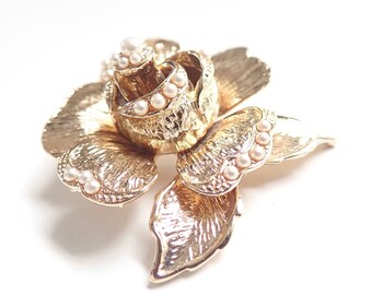 Vintage Pearl Rose Brooch 3 dimensional