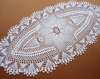 Oval crochet doily / tablecloth / lace runner / white