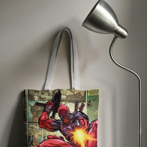 コミックコラージュトートバッグ | 全面プリントのグラフィックオタクバッグ、スーパーヒーロー、ファンギフト、カジュアルな本や食料品のトート、ポップカルチャーアクセサリー