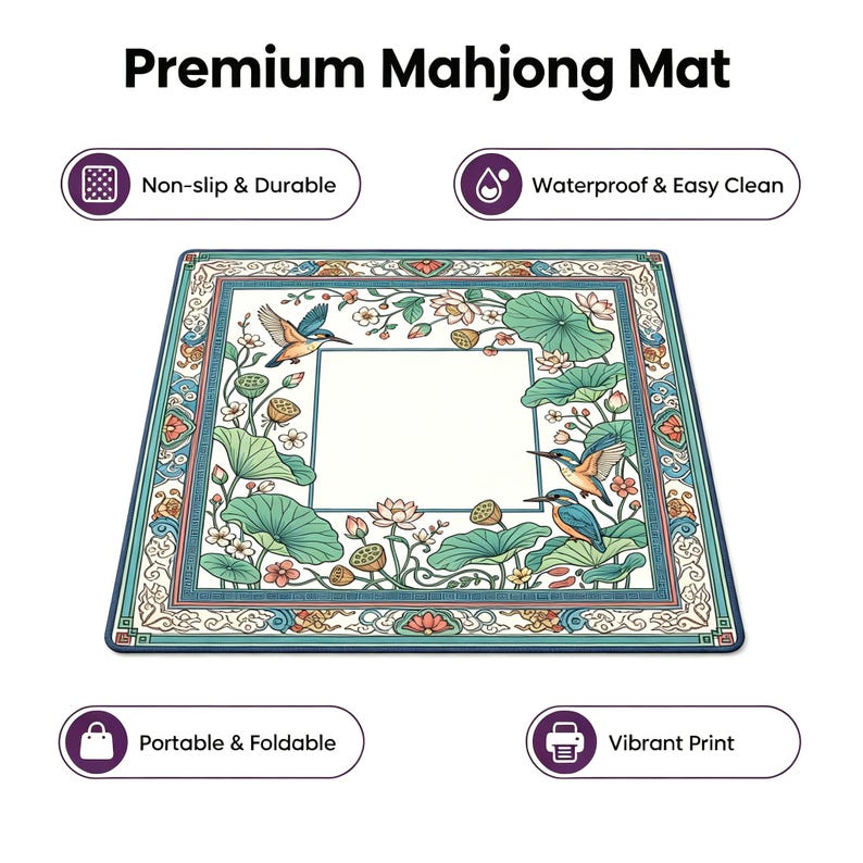 Pu&ograve; includere: Un tappetino da mahjong quadrato con un design floreale e di uccelli. Il tappetino ha un centro bianco con un bordo turchese, arancione e verde. Il testo "Premium Mahjong Mat" &egrave; in alto. Caratteristiche: antiscivolo, impermeabile, portatile e stampa vibrante.