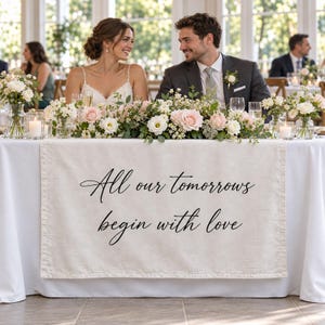 Individuell gestalteter Tischläufer für die Hochzeit, personalisiertes Banner für den Brauttisch, Stoffschild mit individuellem Spruch, Dekoration für den Ehrentisch der Hochzeitsfeier