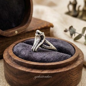 Anillo de cobra de plata de ley • Joyería llamativa con serpiente gótica oxidada