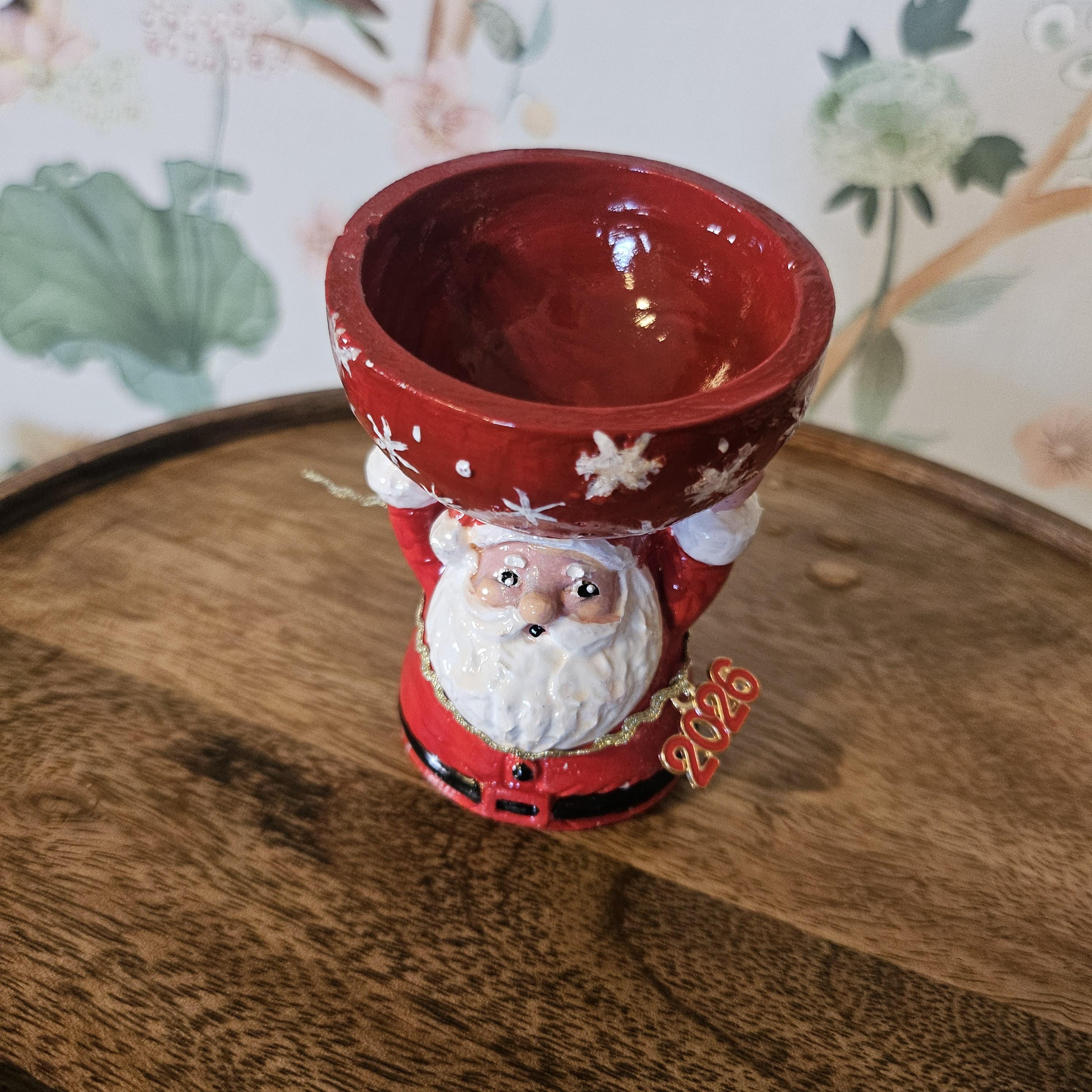 Handgefertigte Mini Weihnachtsmannfigur aus Porzellan, handbemalt mit ungiftigen Farben, hochglänzend, kleine Bonbonschale, Weihnachtsmannkrallen