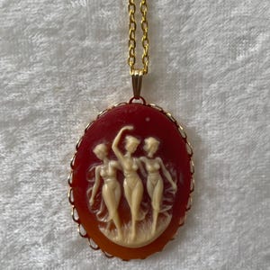Vintage 50s Coral 3 Graces Cameo Pendant Necklace, Set in Gold Lace