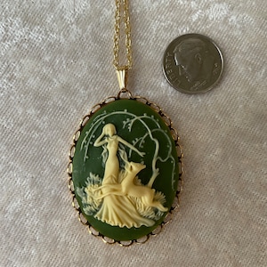 Beautiful Victorian Style Green & Ivory Colored Diana with Fawn Cameo Pendant w Chain!