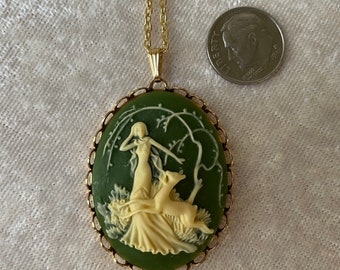 Beautiful Victorian Style Green & Ivory Colored Diana with Fawn Cameo Pendant w Chain!